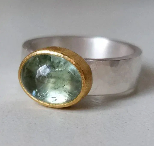 Green ring with rounded stone, Vintage